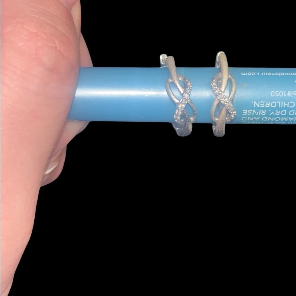 925 Silver With 10 genuine diamonds on each earring. - Picture 3 of 3